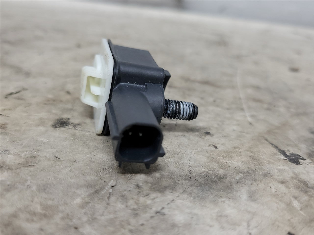 2023 SIERRA OEM CRASH SENSOR 13552536 34422 - image 3