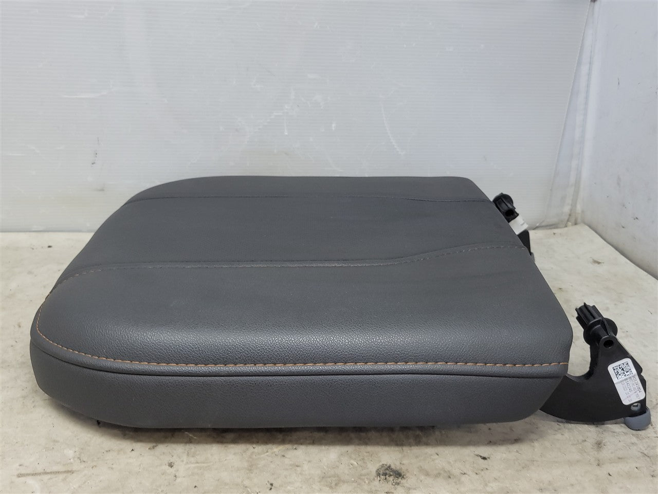 Used OEM 2022-2026 SIERRA SIERRA DENALI 1500 SILVERADO 1500 CENTER CONSOLE LID AT4 BLACK KALAHARI STITCHING, actual item