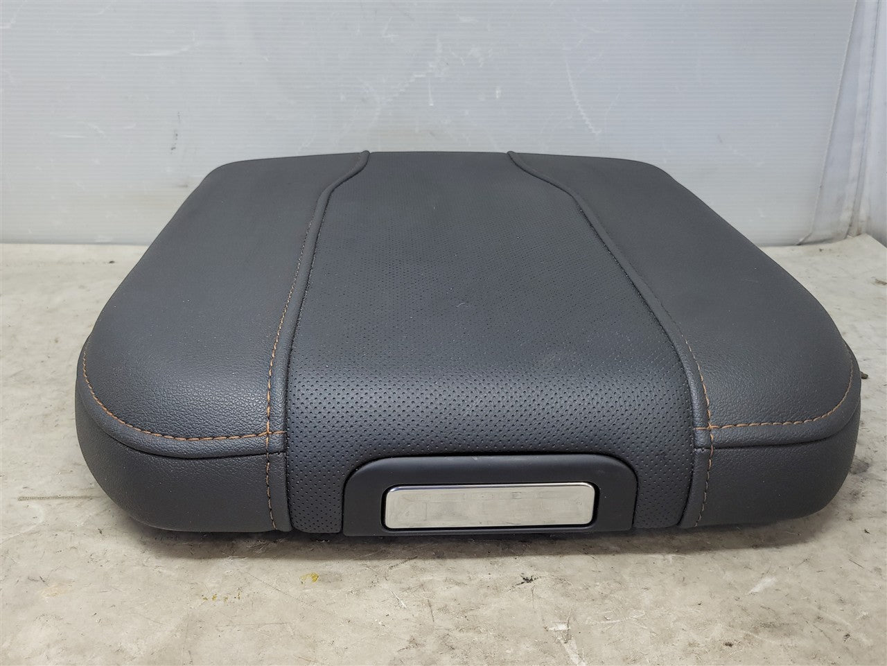 Used OEM 2022-2026 SIERRA SIERRA DENALI 1500 SILVERADO 1500 CENTER CONSOLE LID AT4 BLACK KALAHARI STITCHING, actual item