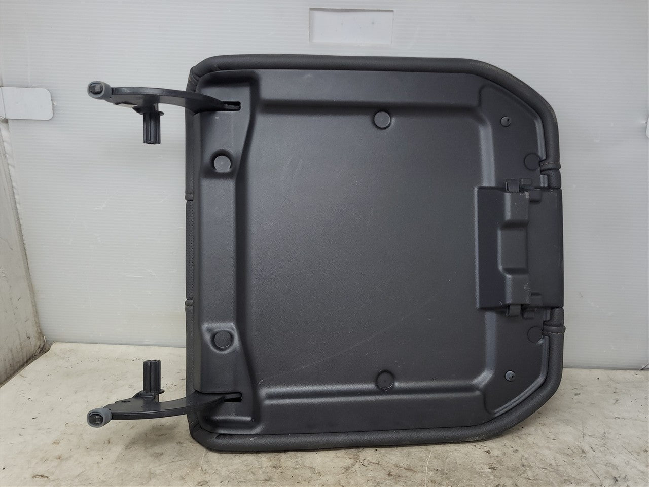 Used OEM 2022-2026 SIERRA SIERRA DENALI 1500 SILVERADO 1500 CENTER CONSOLE LID AT4 BLACK KALAHARI STITCHING, actual item