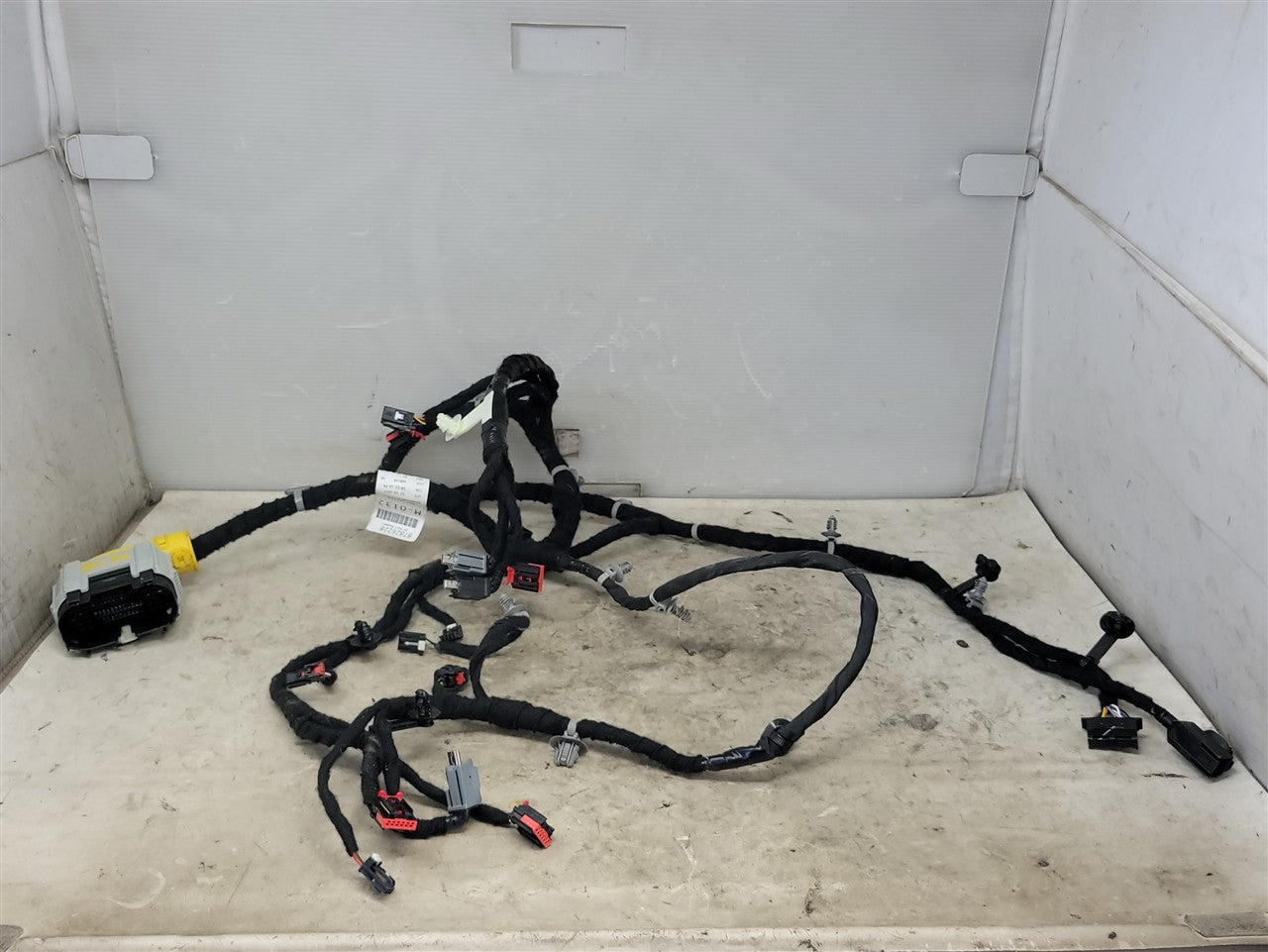 Used OEM 2022-2026 SIERRA SILVERADO CENTER CONSOLE WIRE HARNESS 87826228, actual item photo 1