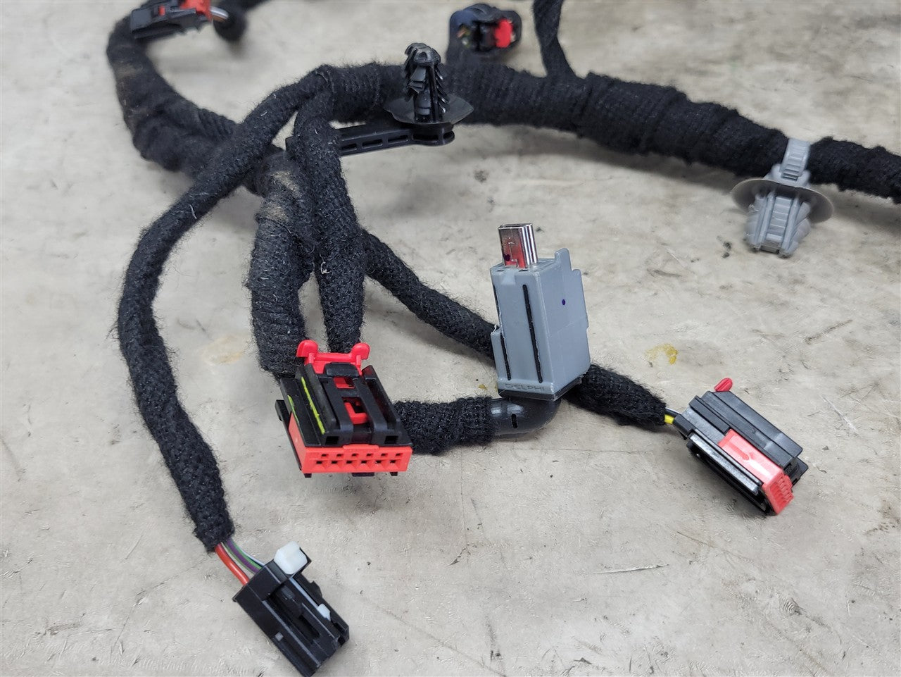Used OEM 2022-2026 SIERRA SILVERADO CENTER CONSOLE WIRE HARNESS 87826228, actual item photo 3