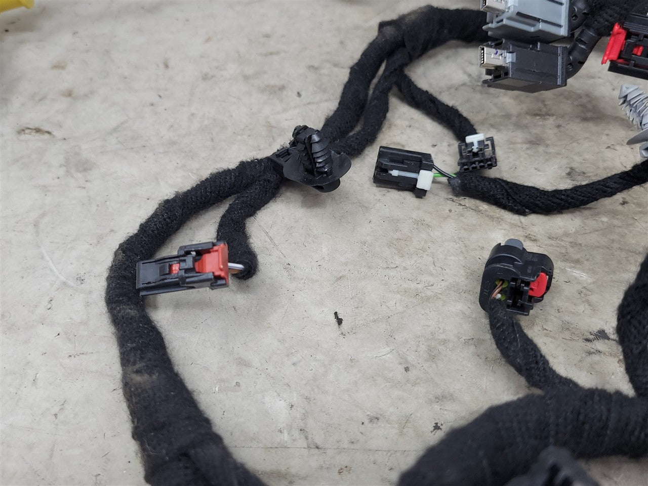 Used OEM 2022-2026 SIERRA SILVERADO CENTER CONSOLE WIRE HARNESS 87826228, actual item photo 4