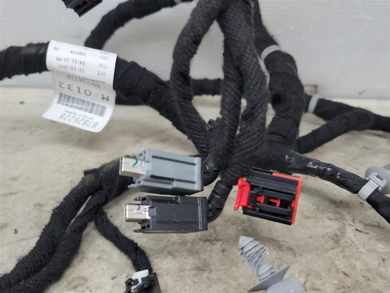 Used OEM 2022-2026 SIERRA SILVERADO CENTER CONSOLE WIRE HARNESS 87826228, actual item photo 5