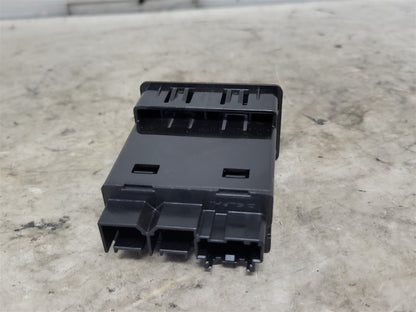 2023 SIERRA CENTER CONSOLE DUAL USB PORTS 13529874 34428 - image 3