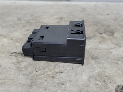 2023 SIERRA CENTER CONSOLE DUAL USB PORTS 13529874 34428 - image 4