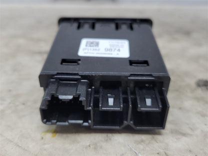 2023 SIERRA CENTER CONSOLE DUAL USB PORTS 13529874 34428 - image 7