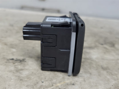2023 SIERRA CENTER CONSOLE 120V OUTLET PLUG 84786104 34429 - image 3