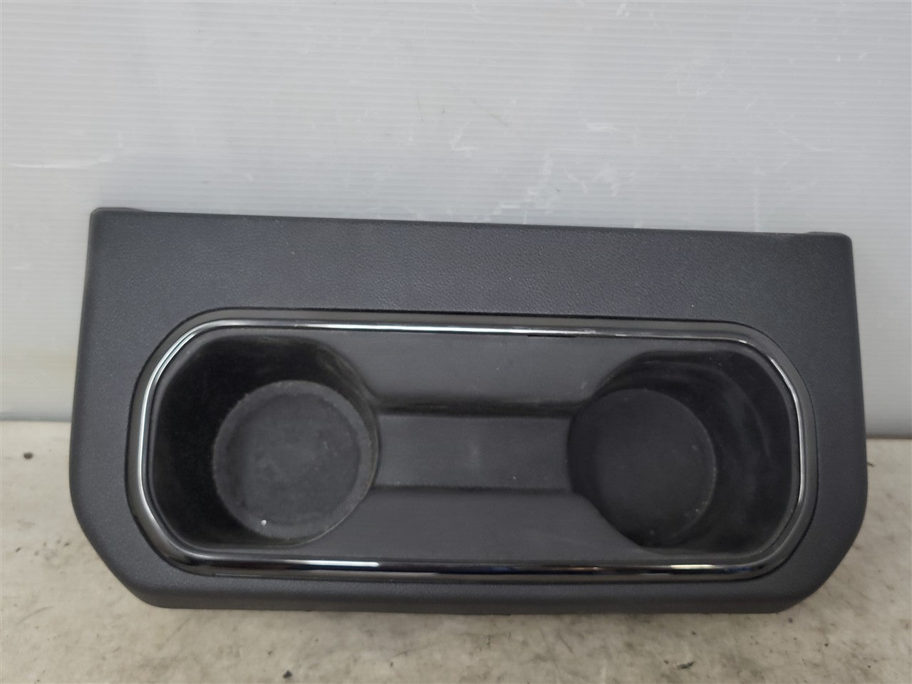 2023 SIERRA CENTER CONSOLE REAR CUPHOLDER 85554448 AT4 TRIM 34430 - image 1