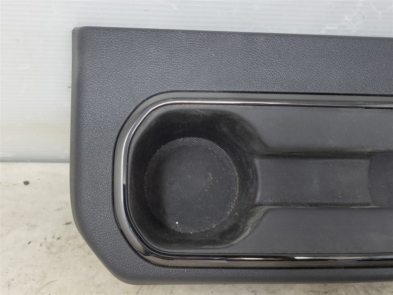2023 SIERRA CENTER CONSOLE REAR CUPHOLDER 85554448 AT4 TRIM 34430 - image 3