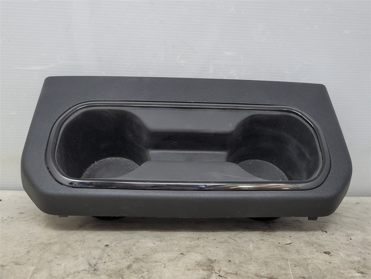 2023 SIERRA CENTER CONSOLE REAR CUPHOLDER 85554448 AT4 TRIM 34430 - image 5