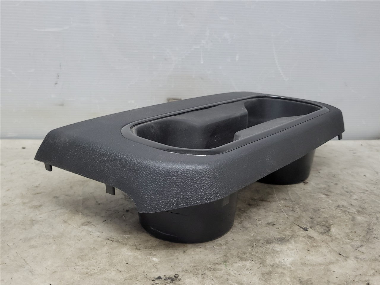 2023 SIERRA CENTER CONSOLE REAR CUPHOLDER 85554448 AT4 TRIM 34430 - image 7