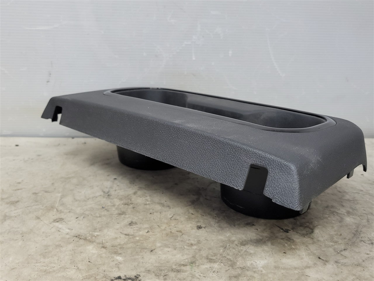 2023 SIERRA CENTER CONSOLE REAR CUPHOLDER 85554448 AT4 TRIM 34430 - image 8