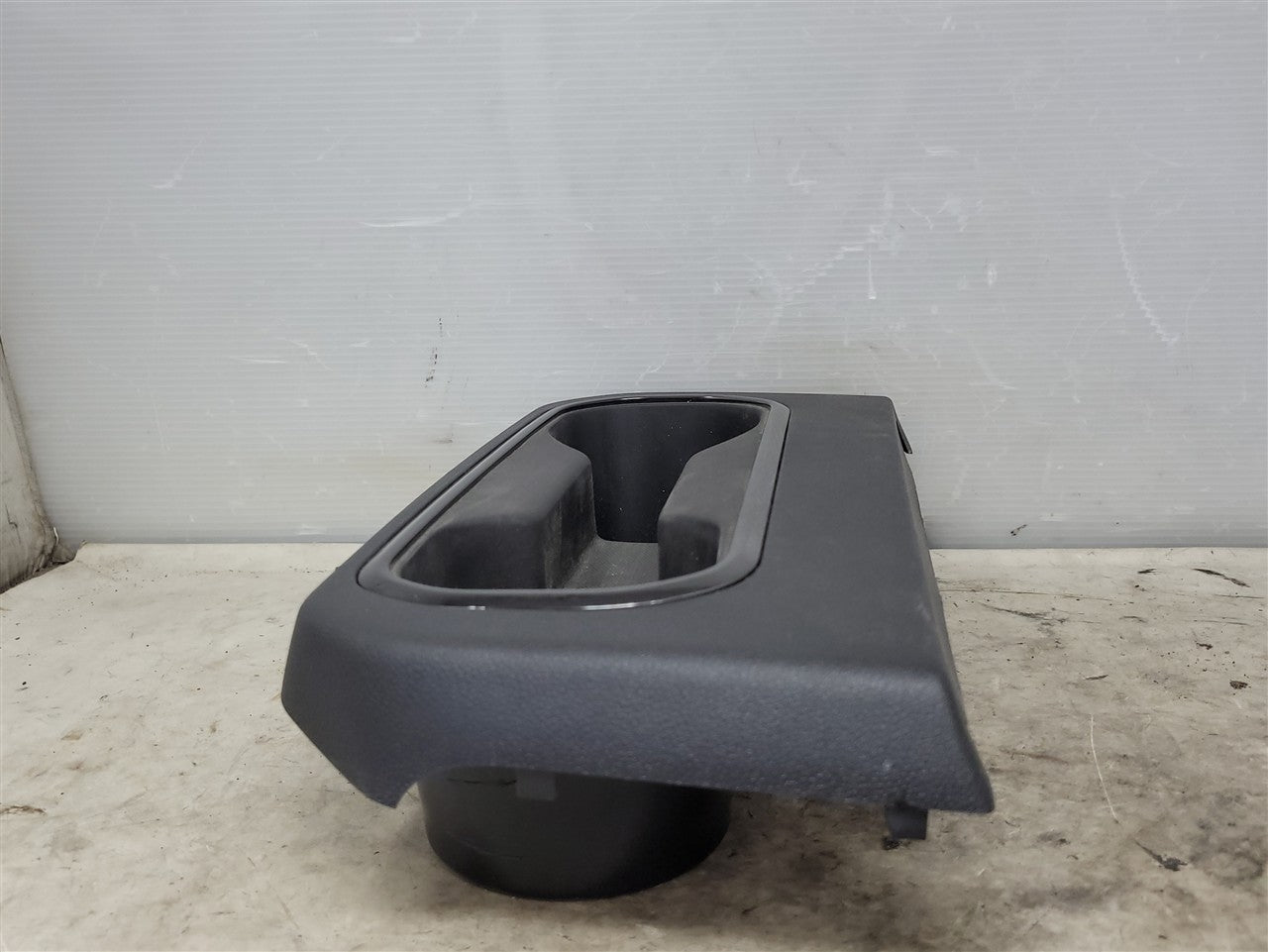 2023 SIERRA CENTER CONSOLE REAR CUPHOLDER 85554448 AT4 TRIM 34430 - image 10