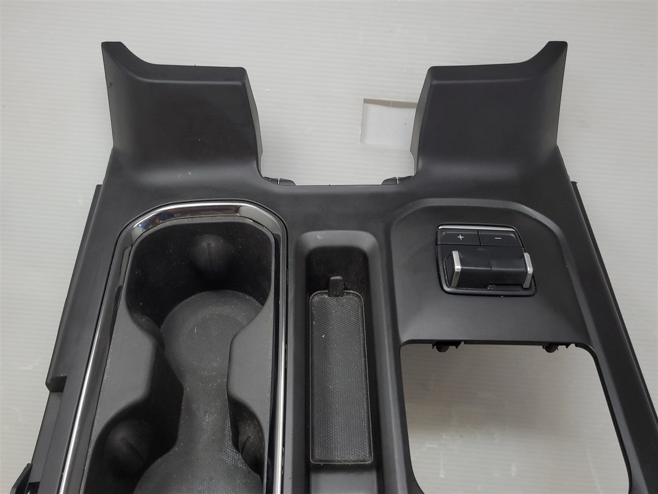 Used OEM 2022-2026 SIERRA SILVERADO CENTER CONSOLE FRONT CUP HOLDER & TRIM PLATE 86787378, actual item photo 2