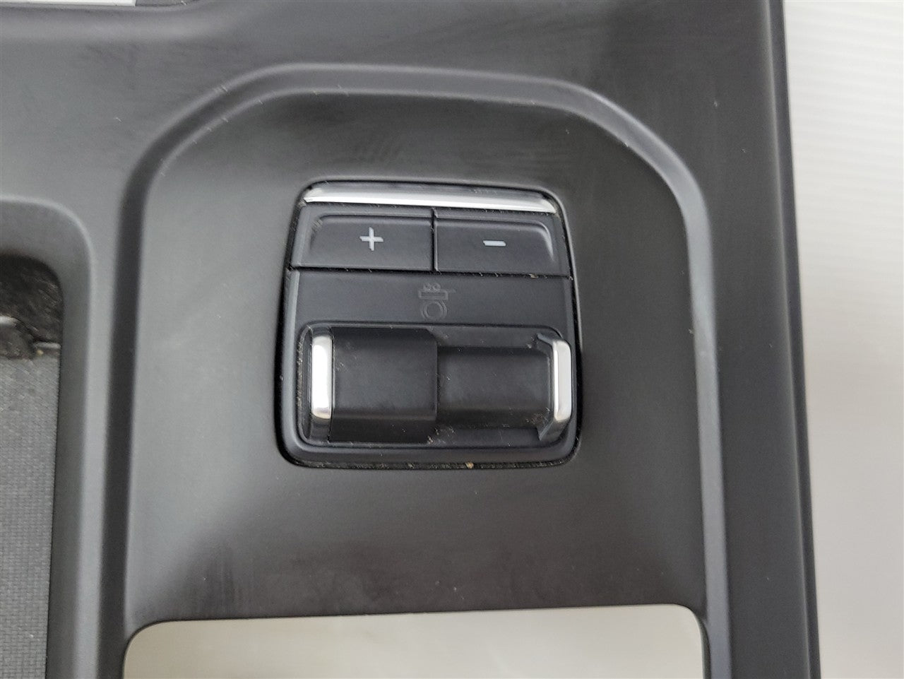Used OEM 2022-2026 SIERRA SILVERADO CENTER CONSOLE FRONT CUP HOLDER & TRIM PLATE 86787378, actual item photo 3