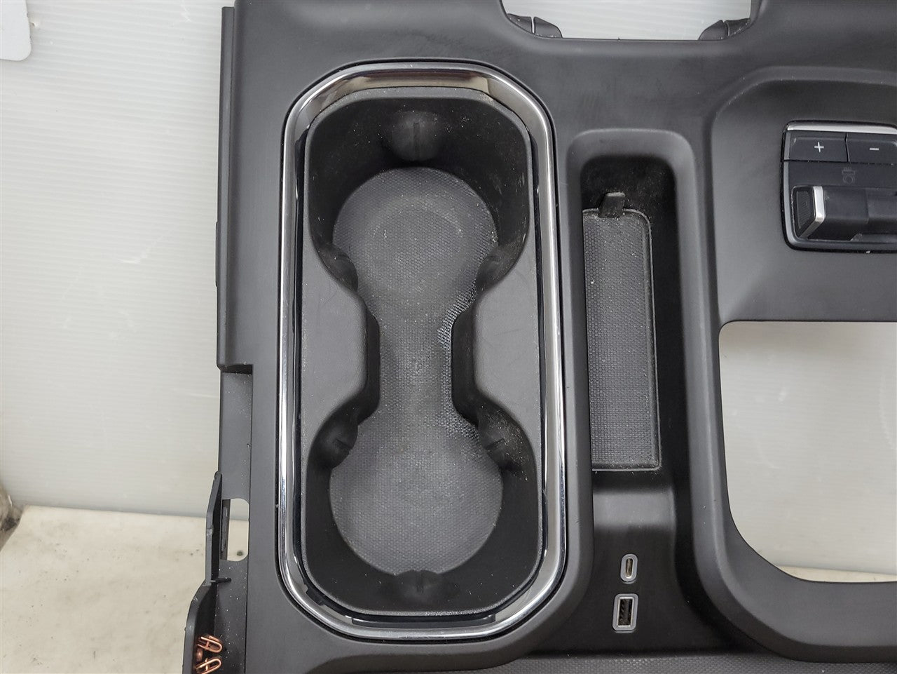 Used OEM 2022-2026 SIERRA SILVERADO CENTER CONSOLE FRONT CUP HOLDER & TRIM PLATE 86787378, actual item photo 4