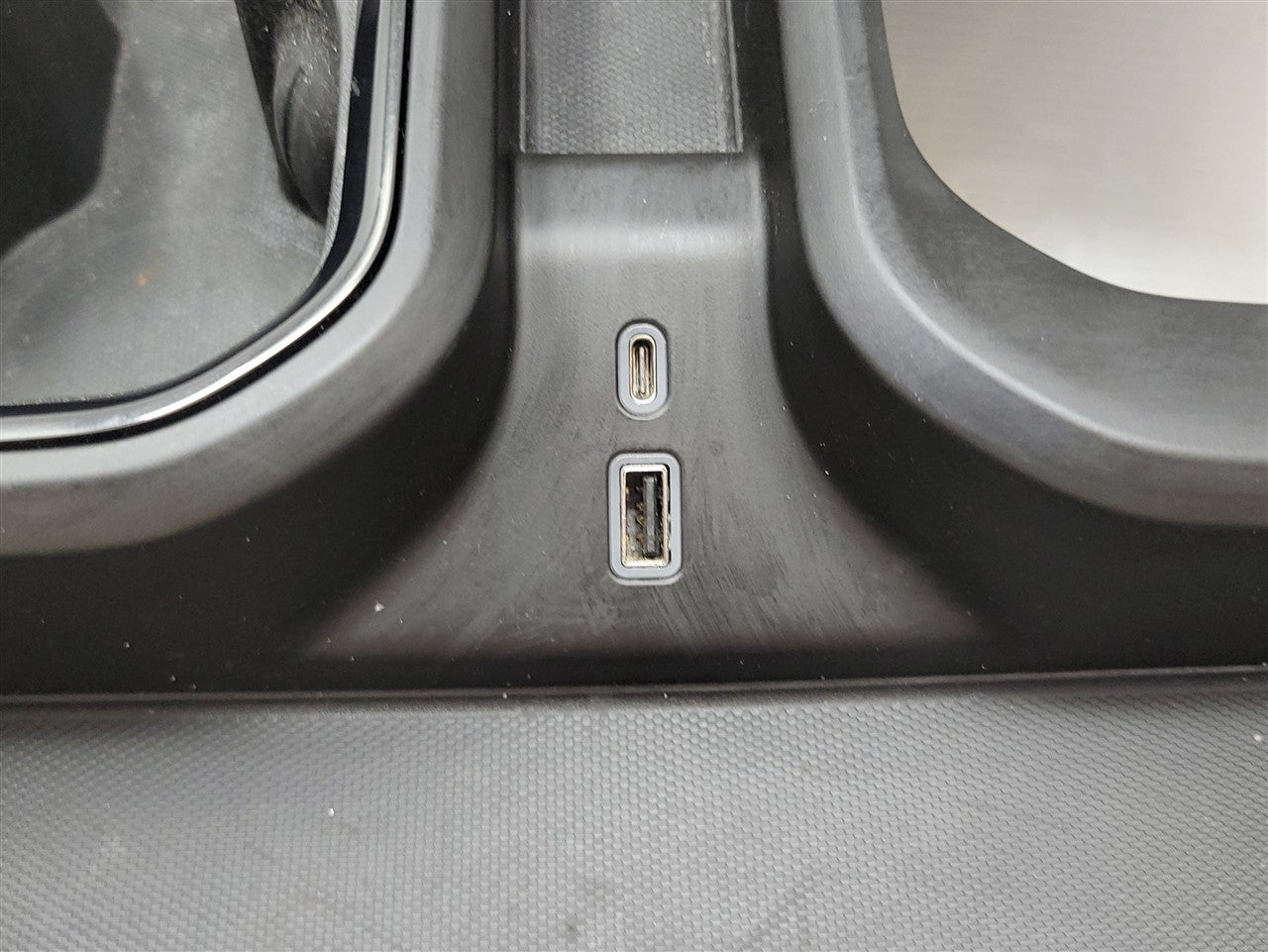 Used OEM 2022-2026 SIERRA SILVERADO CENTER CONSOLE FRONT CUP HOLDER & TRIM PLATE 86787378, actual item photo 5