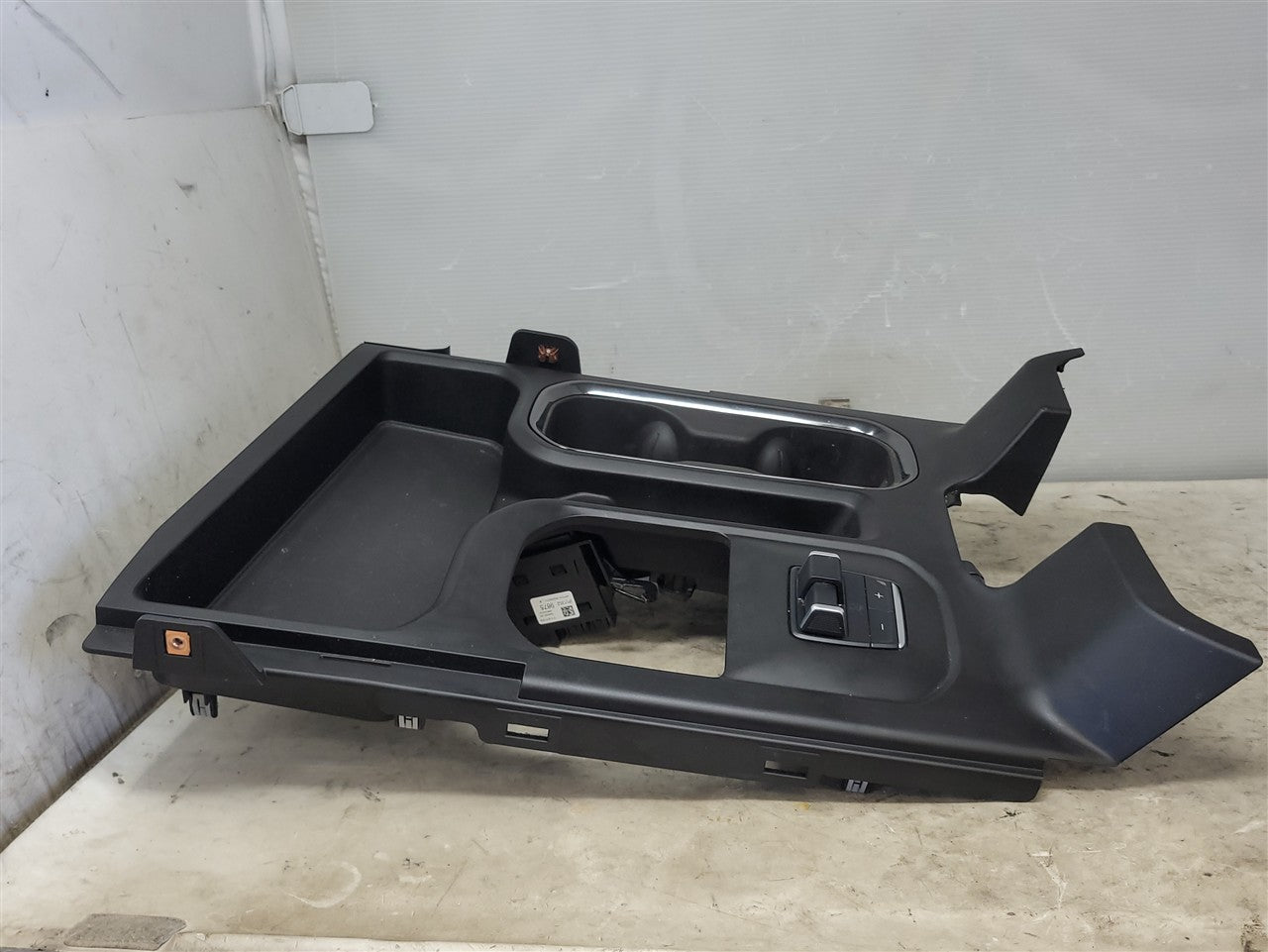 Used OEM 2022-2026 SIERRA SILVERADO CENTER CONSOLE FRONT CUP HOLDER & TRIM PLATE 86787378, actual item photo 9