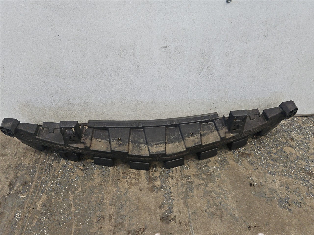2016 CAMARO OEM SS FRONT PLASTIC REBAR 84214301 34432 - image 1
