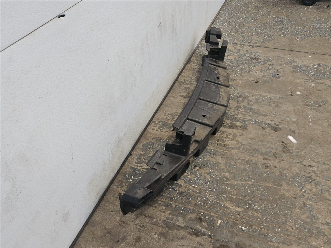 2016 CAMARO OEM SS FRONT PLASTIC REBAR 84214301 34432 - image 2