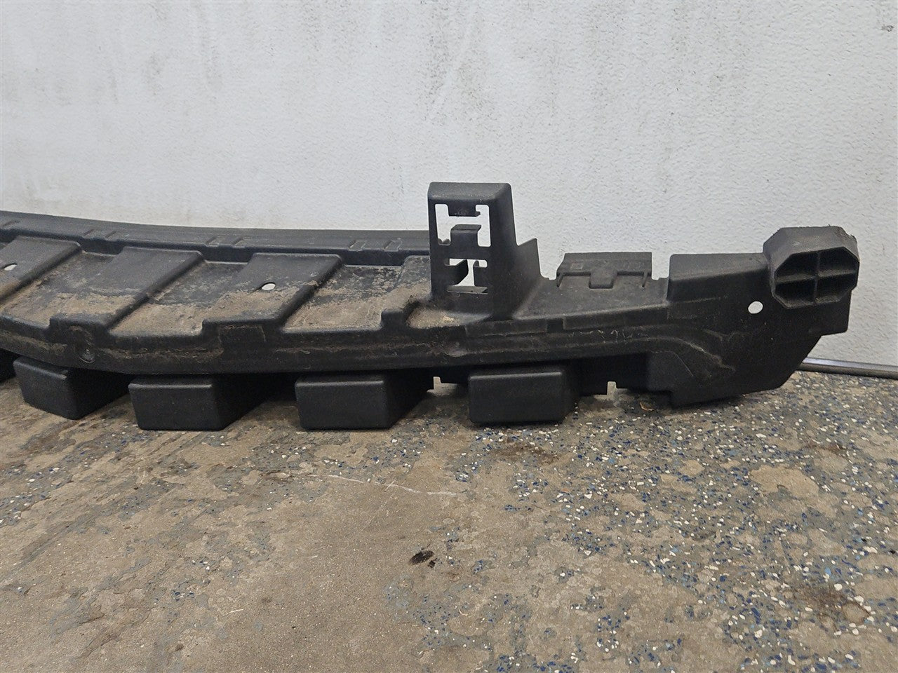 2016 CAMARO OEM SS FRONT PLASTIC REBAR 84214301 34432 - image 4