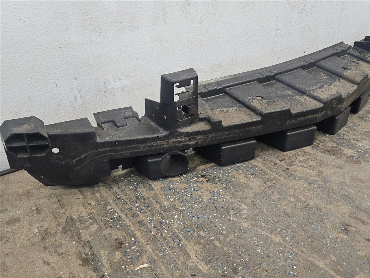 2016 CAMARO OEM SS FRONT PLASTIC REBAR 84214301 34432 - image 5