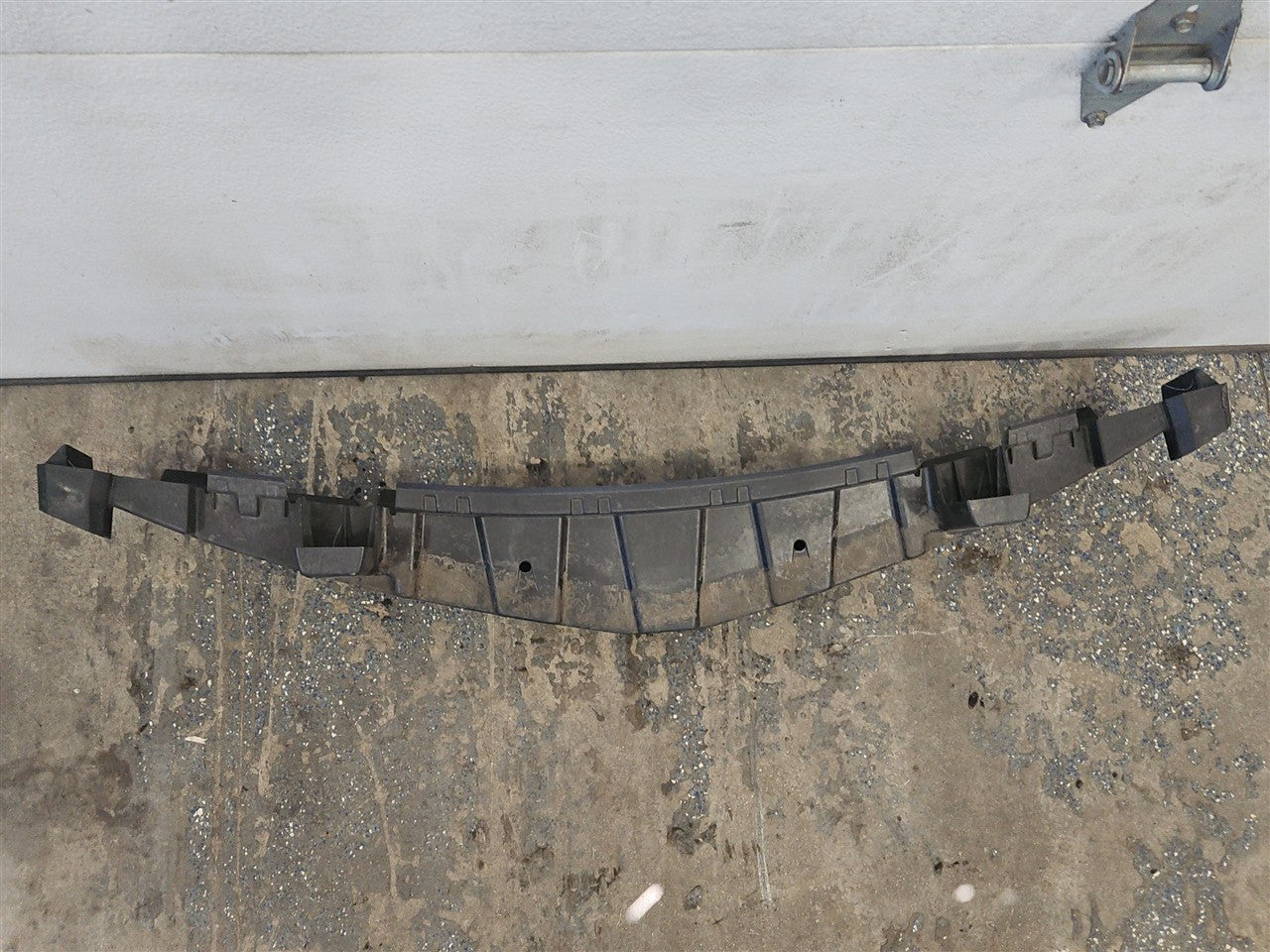 2016 CAMARO OEM SS FRONT PLASTIC REBAR 84214301 34432 - image 6