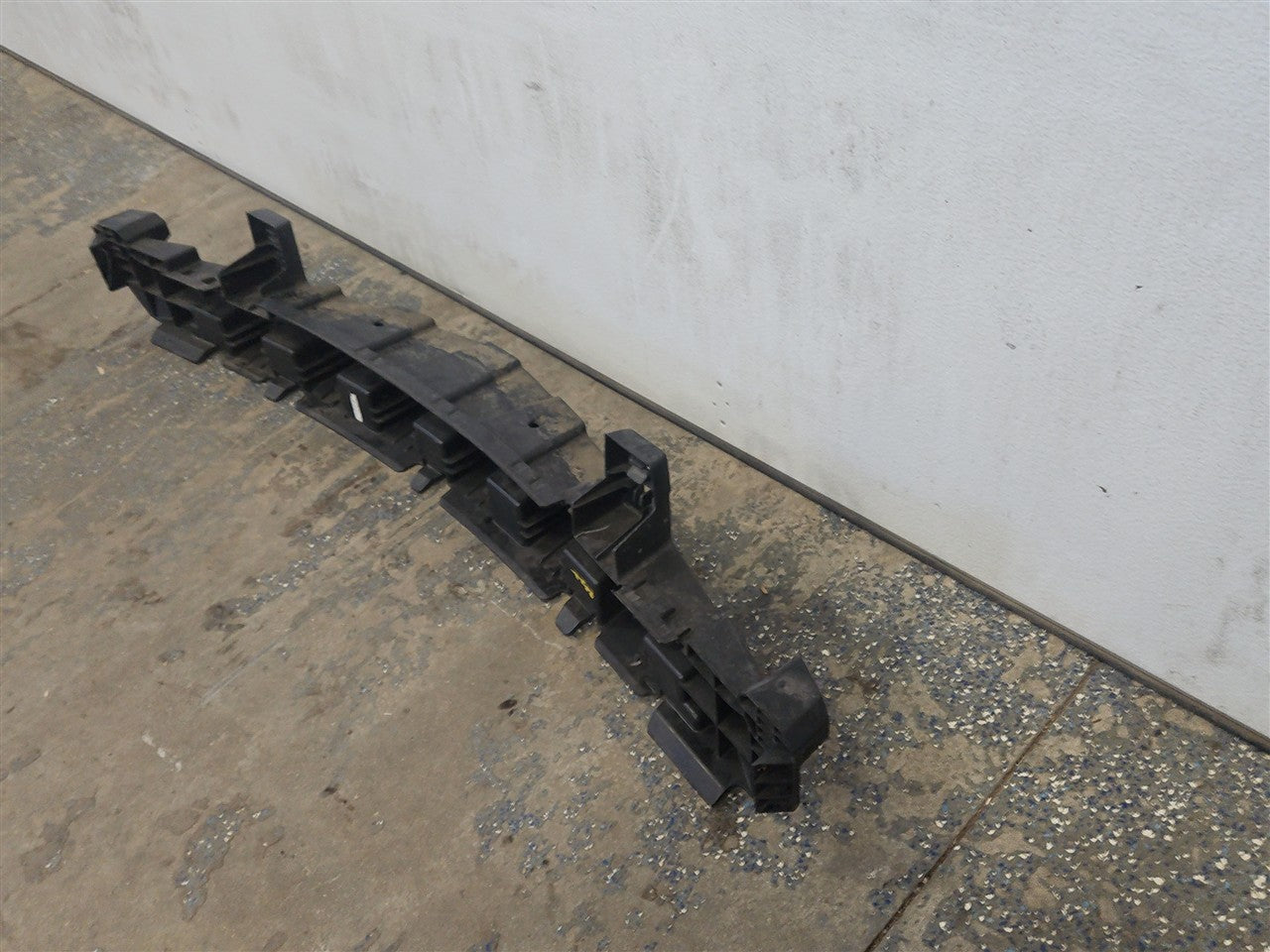 2016 CAMARO OEM SS FRONT PLASTIC REBAR 84214301 34432 - image 9
