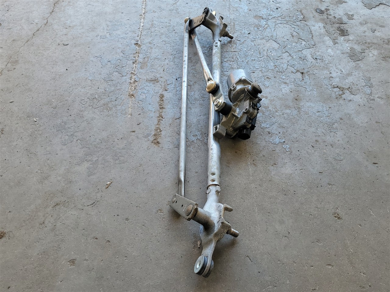 Used OEM 2016-2024 CAMARO WINDSHIELD WIPER MOTOR & LINKAGE FRONT 41K MILES 23360289 23360290, actual item photo 2