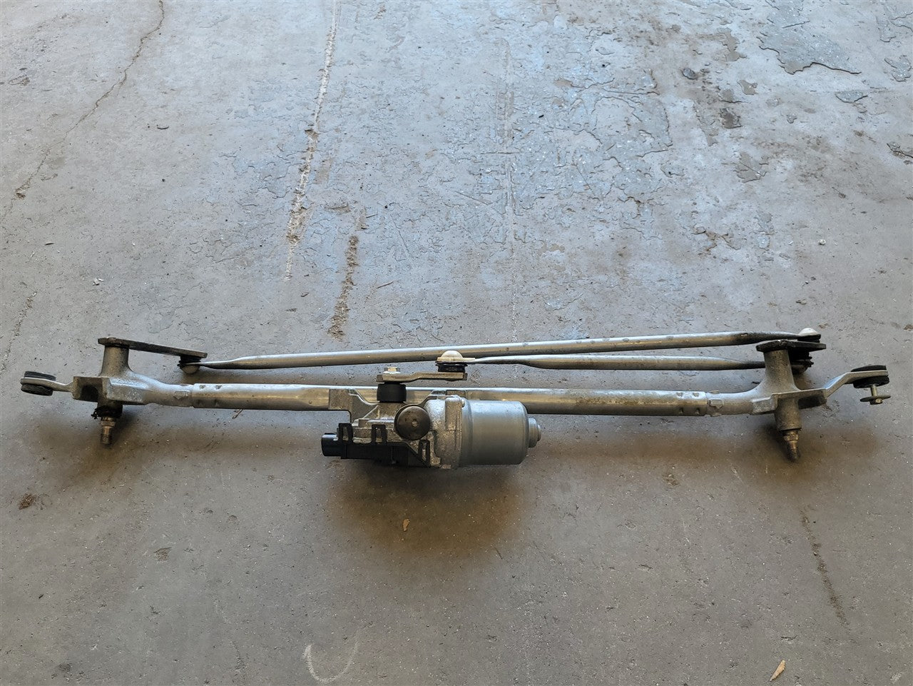 Used OEM 2016-2024 CAMARO WINDSHIELD WIPER MOTOR & LINKAGE FRONT 41K MILES 23360289 23360290, actual item photo 3