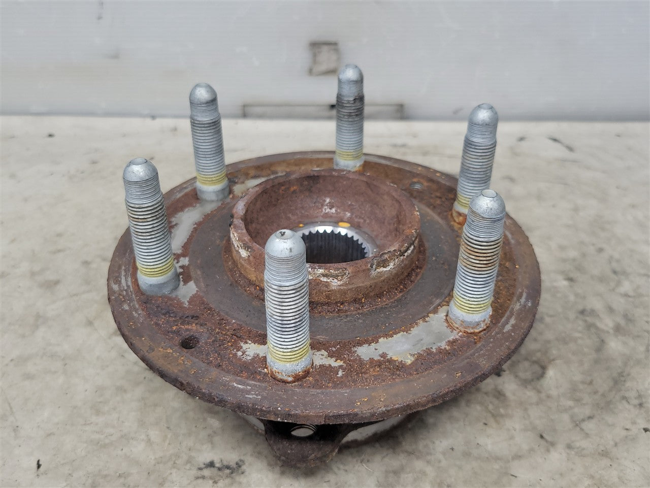 2023 SIERRA OEM FRONT 4WD WHEEL HUB BEARING 35K 34441 - image 3