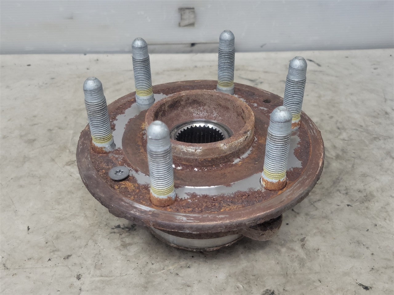 2023 SIERRA OEM FRONT 4WD WHEEL HUB BEARING 35K 34442 - image 3