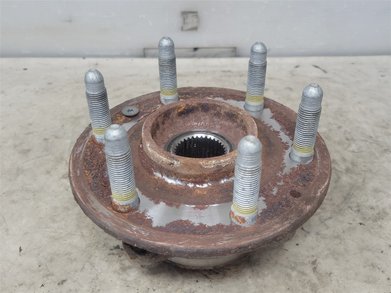 2023 SIERRA OEM FRONT 4WD WHEEL HUB BEARING 35K 34442 - image 4