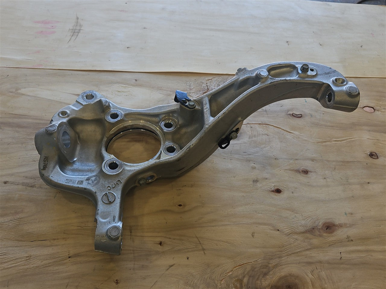 2023 SIERRA LH DRIVER FRONT SPINDLE KNUCKLE 35K 34443 - image 1
