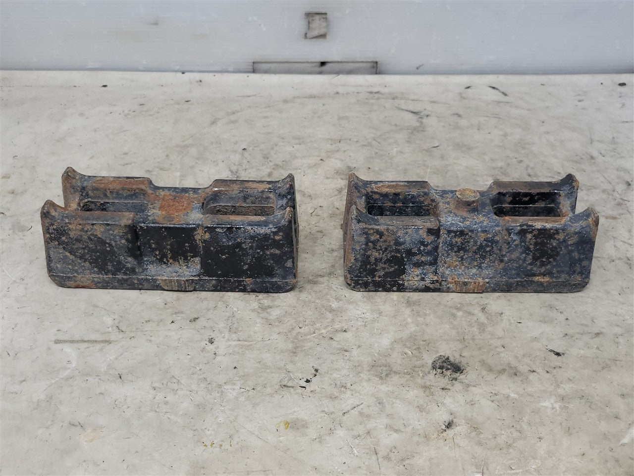 2023 SIERRA OEM AT4 REAR LIFT BLOCKS LEAF SPRING 34444 - image 3