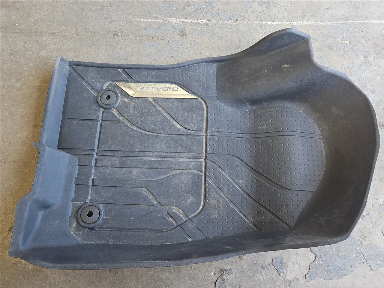 2023 SUBURBAN OEM FRONT FLOOR LINERS MATS 84646685 34445 - image 6