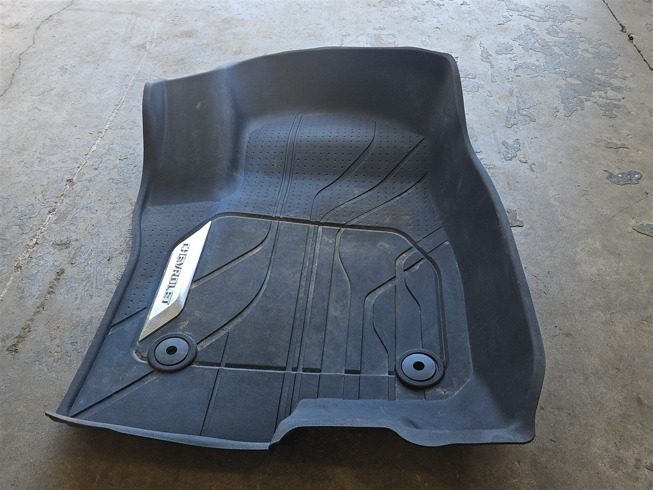 2023 SUBURBAN OEM FRONT FLOOR LINERS MATS 84646685 34445 - image 7