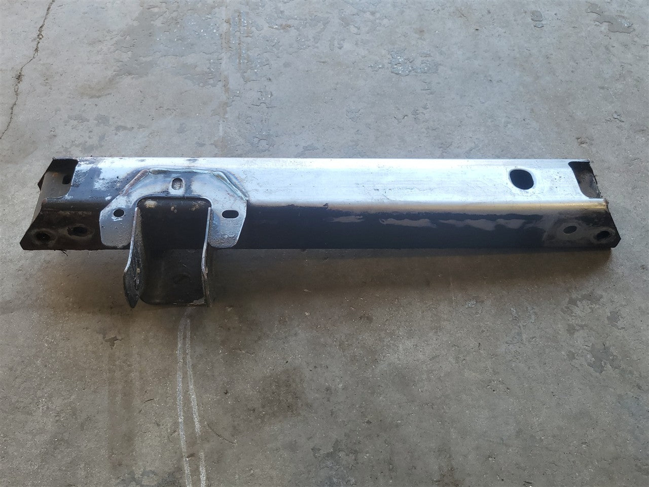 2023 SIERRA FRONT SUSPENSION FRAME CROSSMEMBER 34447 - image 2