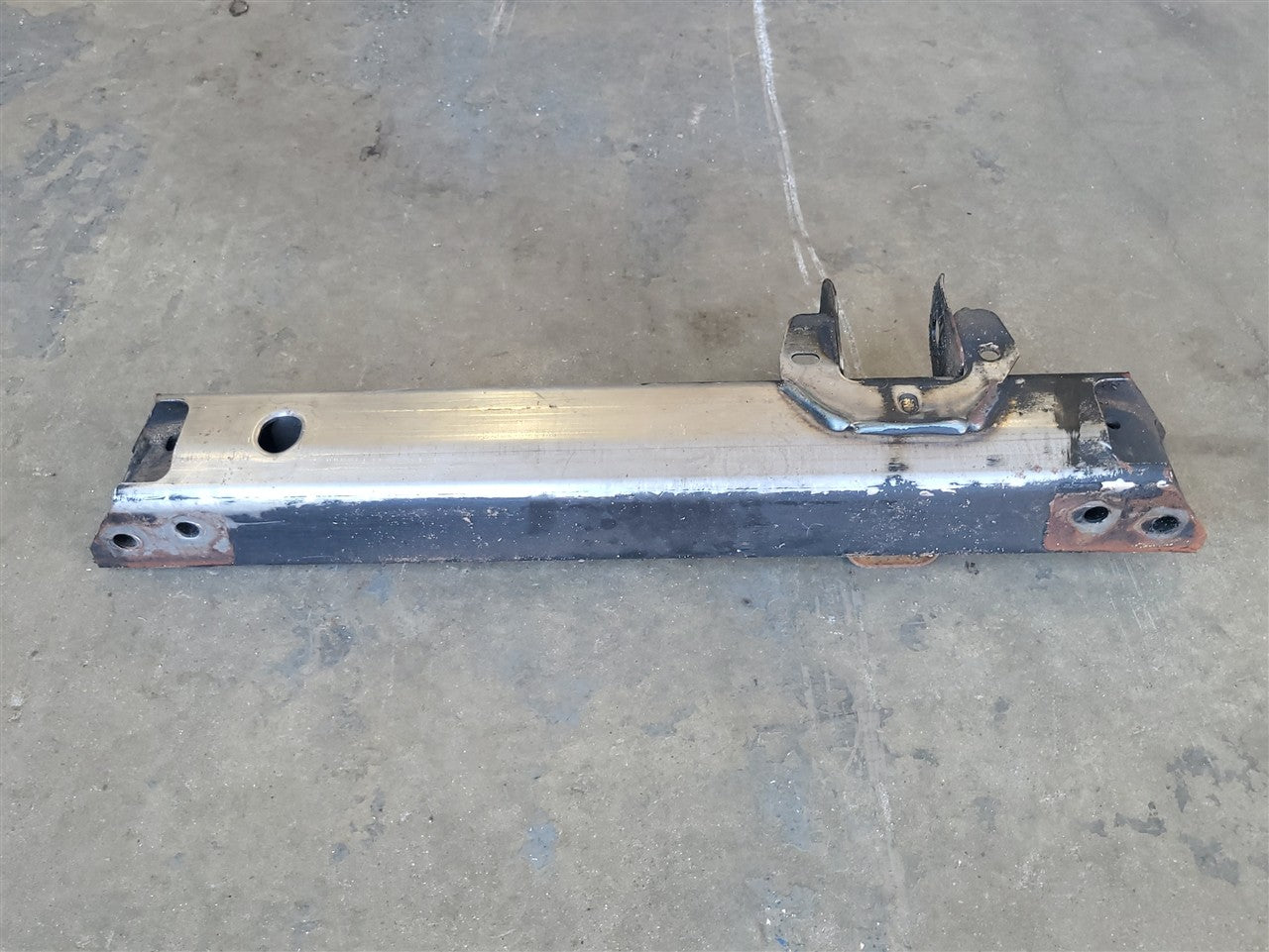 2023 SIERRA FRONT SUSPENSION FRAME CROSSMEMBER 34447 - image 4