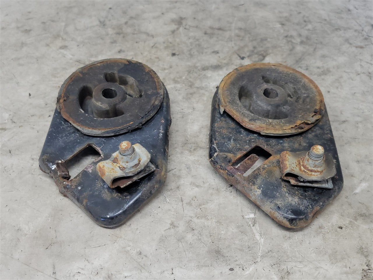 2023 SIERRA DUAL OUTLET EXHAUST REAR HANGER PAIR 34448 - image 3