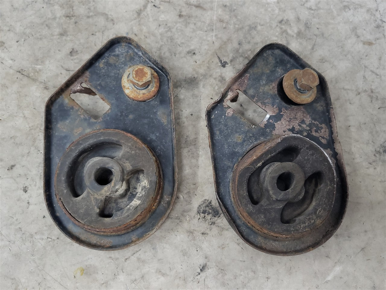 2023 SIERRA DUAL OUTLET EXHAUST REAR HANGER PAIR 34448 - image 5