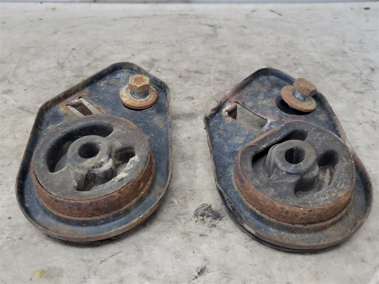 2023 SIERRA DUAL OUTLET EXHAUST REAR HANGER PAIR 34448 - image 6