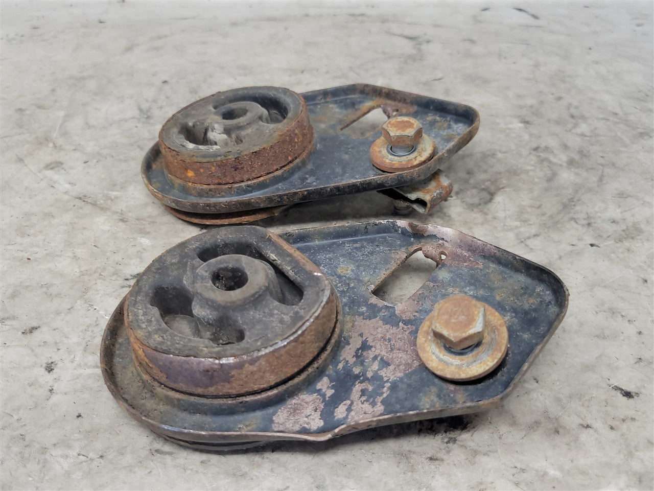 2023 SIERRA DUAL OUTLET EXHAUST REAR HANGER PAIR 34448 - image 7