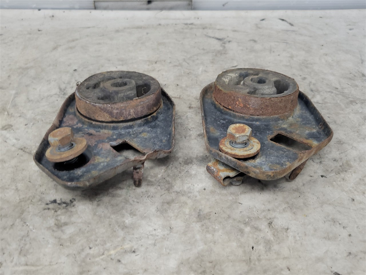2023 SIERRA DUAL OUTLET EXHAUST REAR HANGER PAIR 34448 - image 8