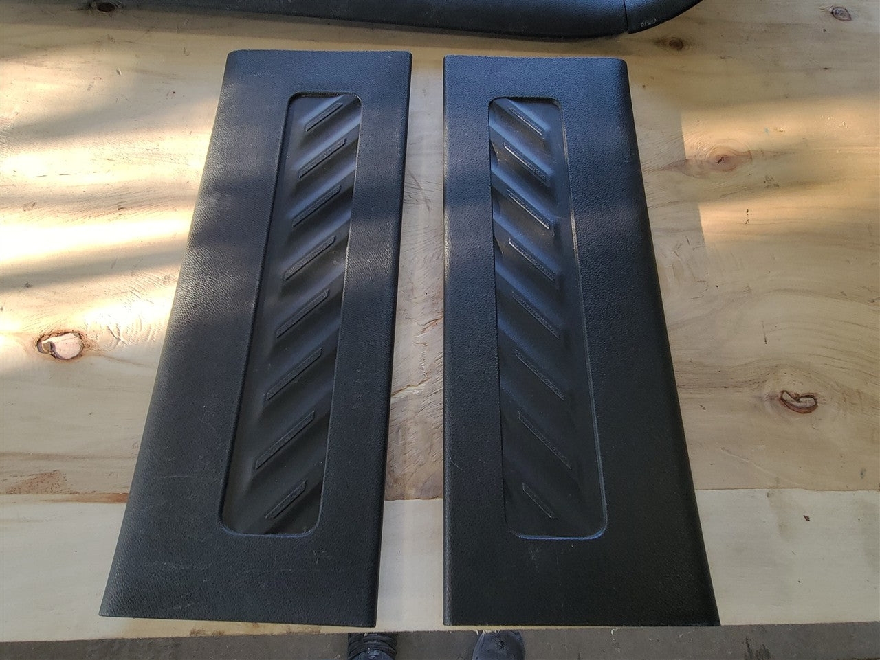 2023 SIERRA AT4 DOOR SILLS SCUFF PLATES TRIM 34449 - image 3