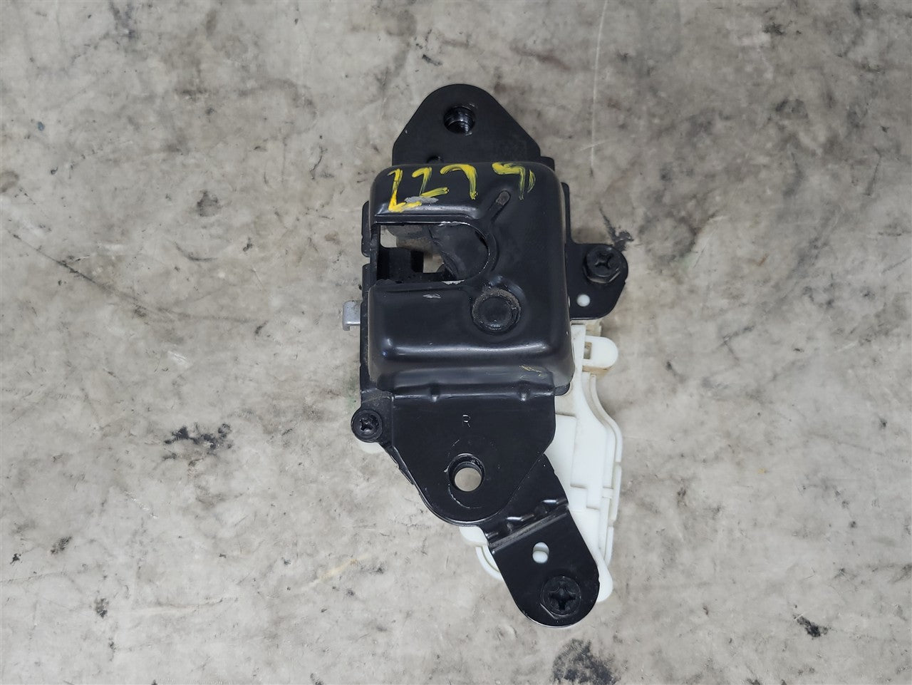 2023 SIERRA RH OUTER MULTIPRO TAILGATE LATCH 34450 - image 1