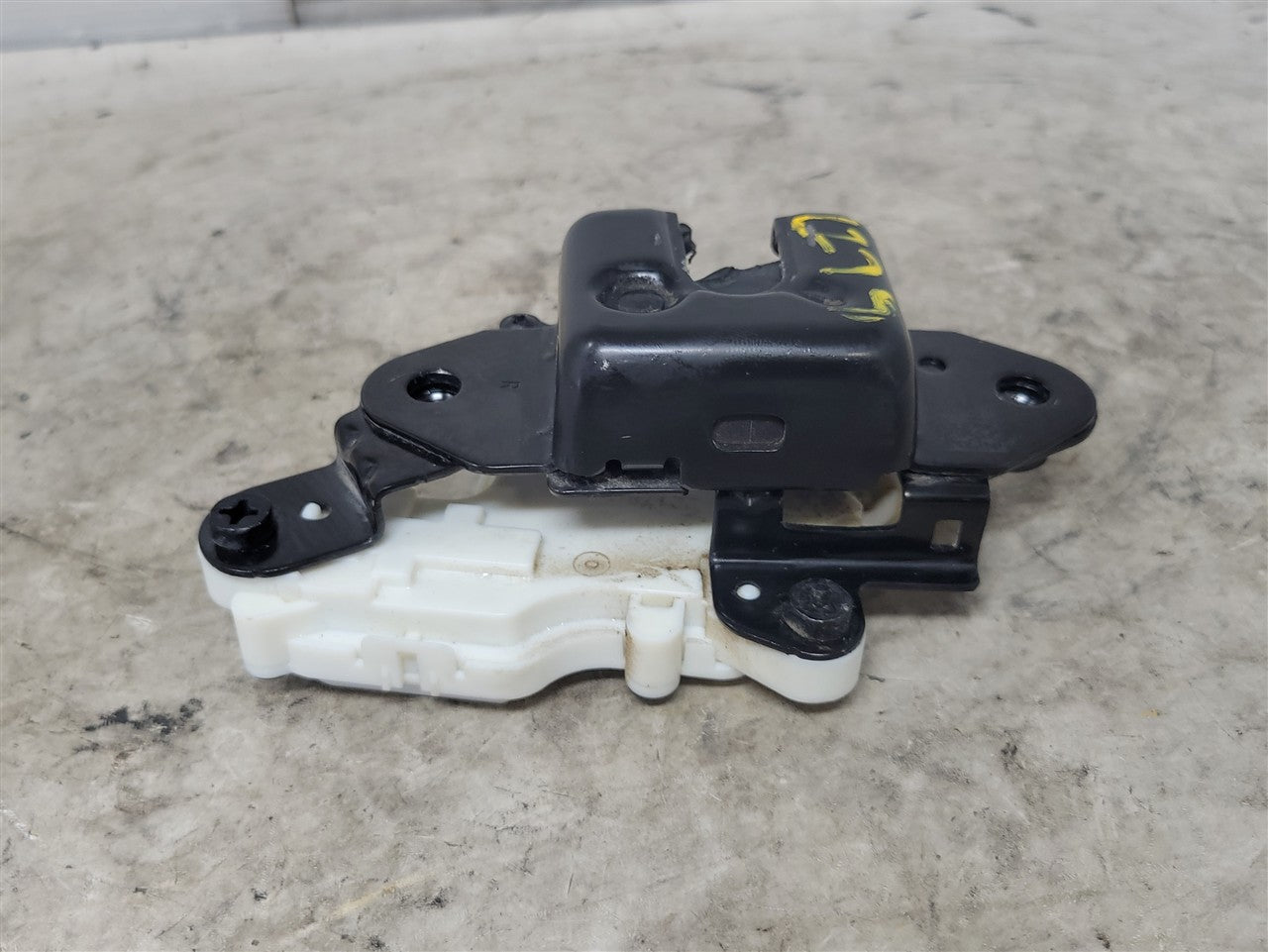 2023 SIERRA RH OUTER MULTIPRO TAILGATE LATCH 34450 - image 3