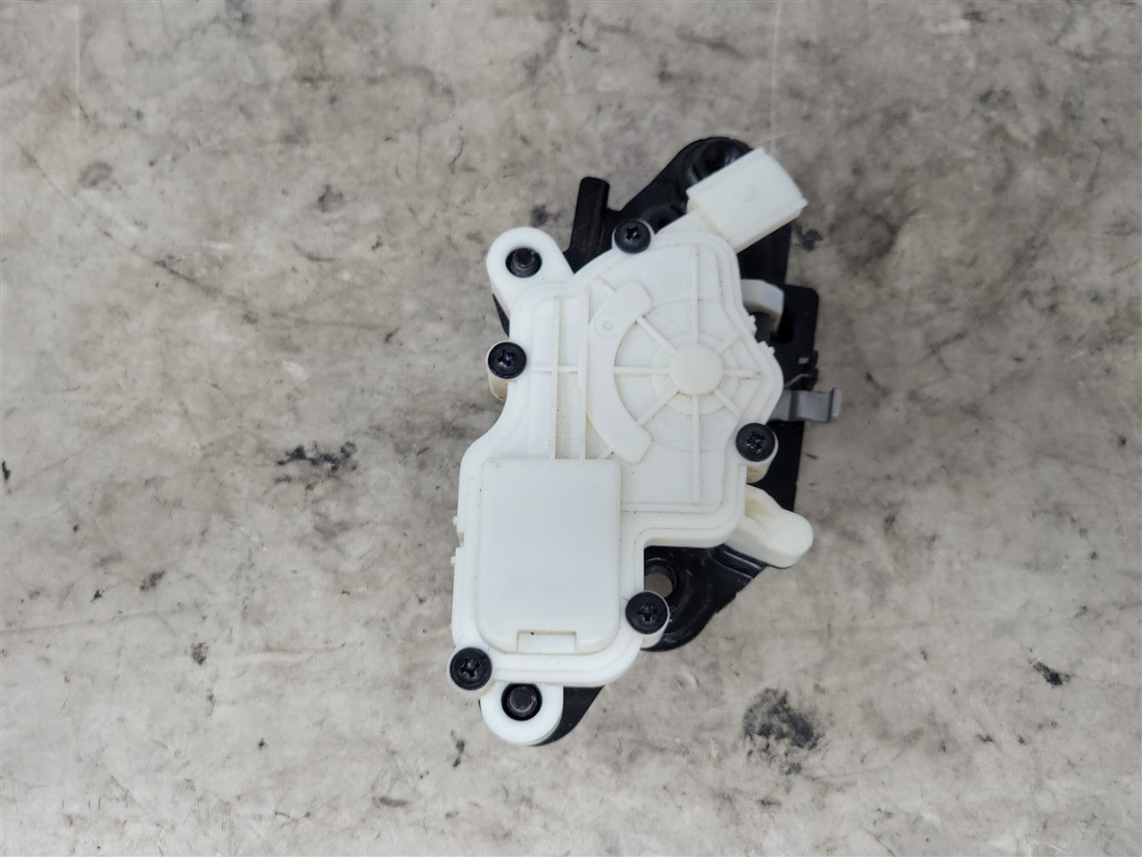 2023 SIERRA RH OUTER MULTIPRO TAILGATE LATCH 34450 - image 3