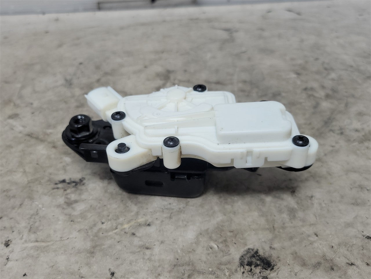 2023 SIERRA RH OUTER MULTIPRO TAILGATE LATCH 34450 - image 7